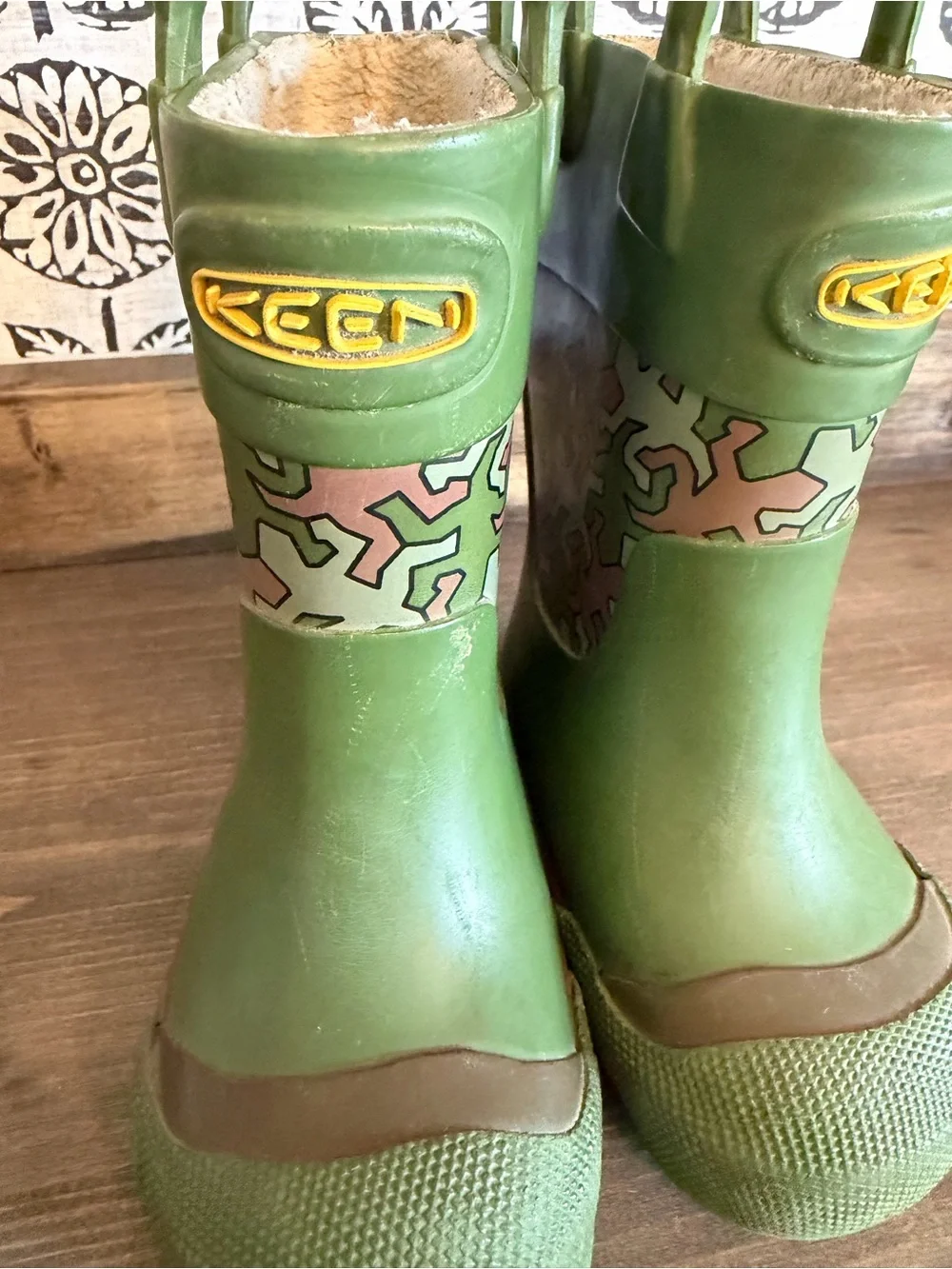 Kids Keen rain boots size 4